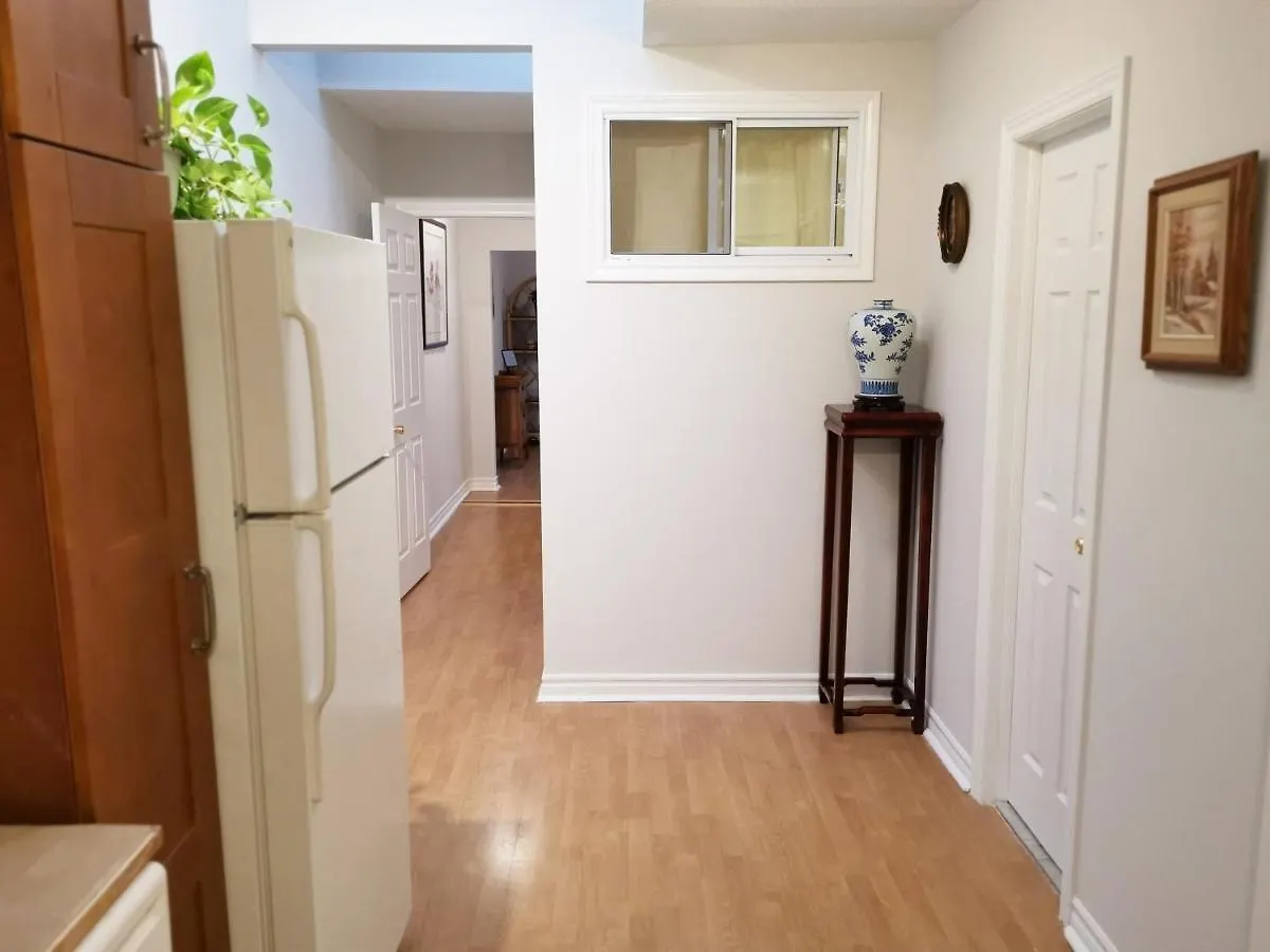 トロントCozy Private Rm Heart Of North York Free Parking Full Kitchen Close To Downtownアパートメント
